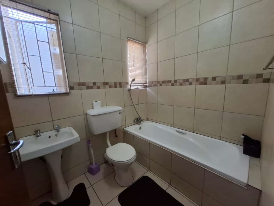 1 Bedroom Property for Sale in Langenhovenpark Free State